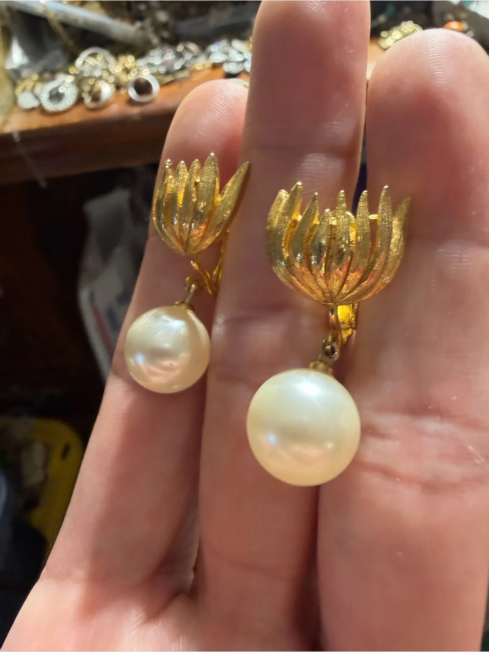 N/A elegant gold